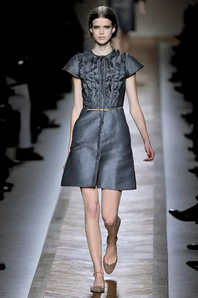 Look 16
